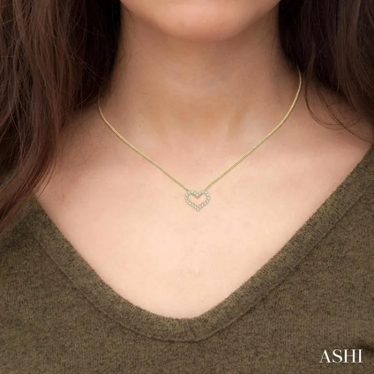 1/2 ctw Heart Shape Round Cut Diamond Pendant With Chain in 14K Yellow Gold
