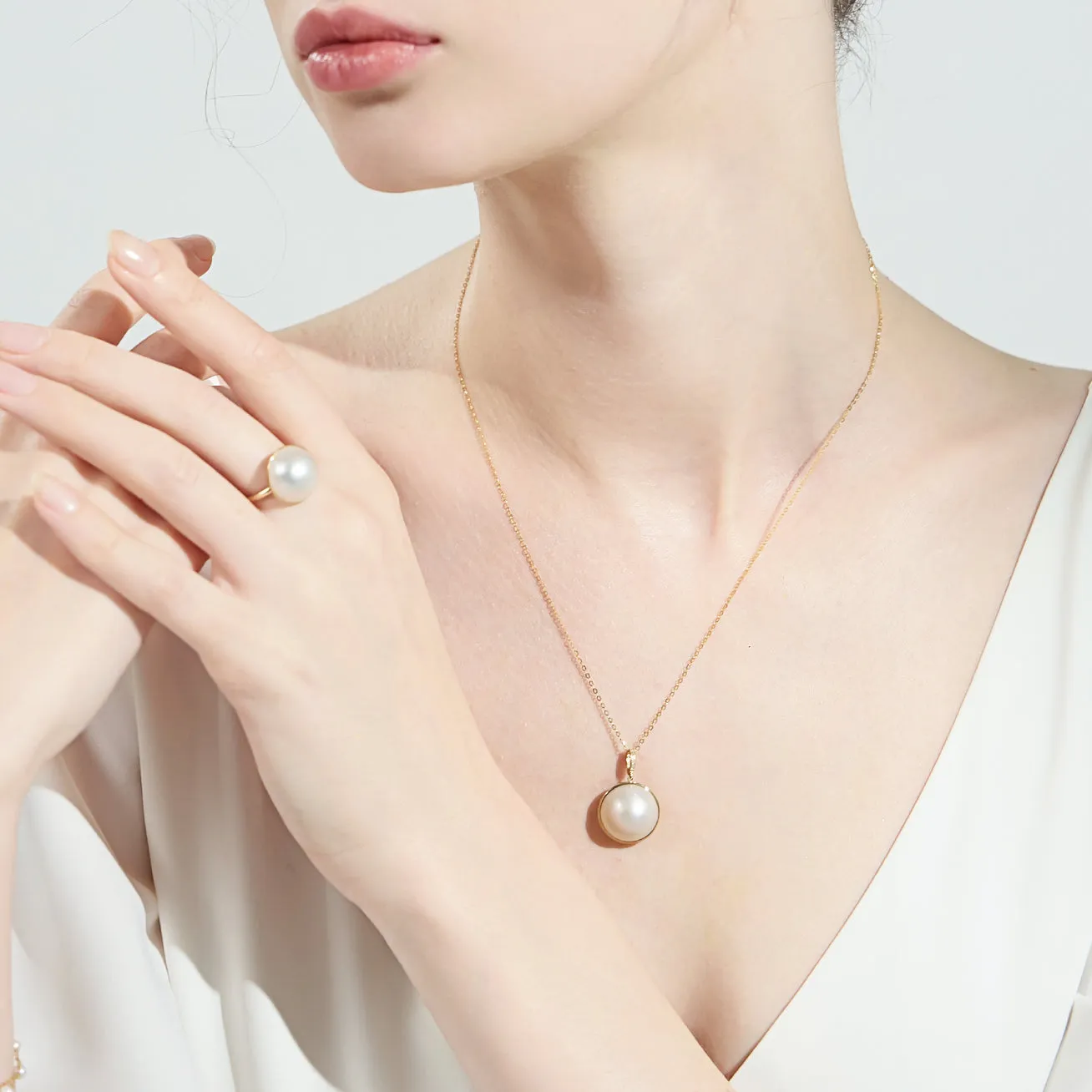 18k Solid Gold Diamond Mabe Pearl Necklace KN00120