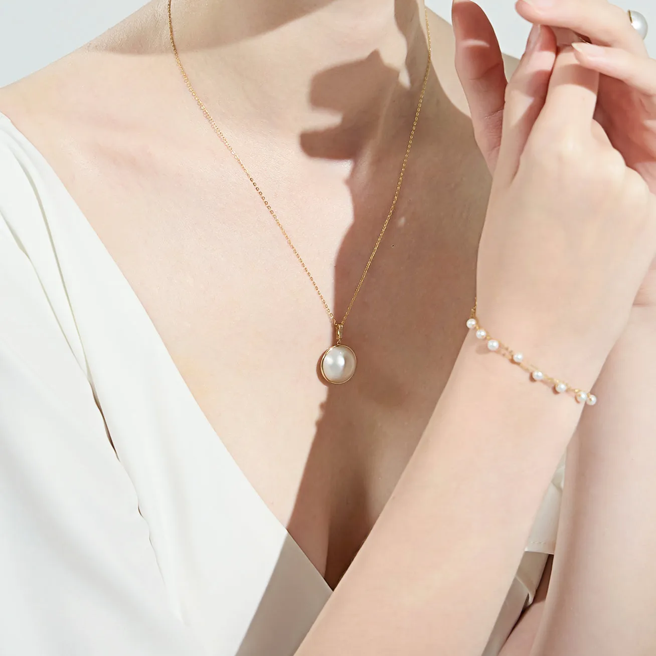 18k Solid Gold Diamond Mabe Pearl Necklace KN00120