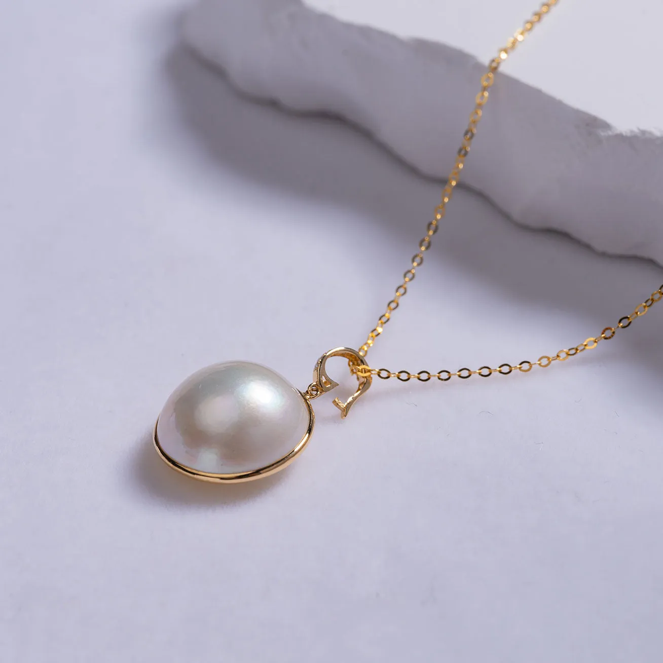 18k Solid Gold Diamond Mabe Pearl Necklace KN00120