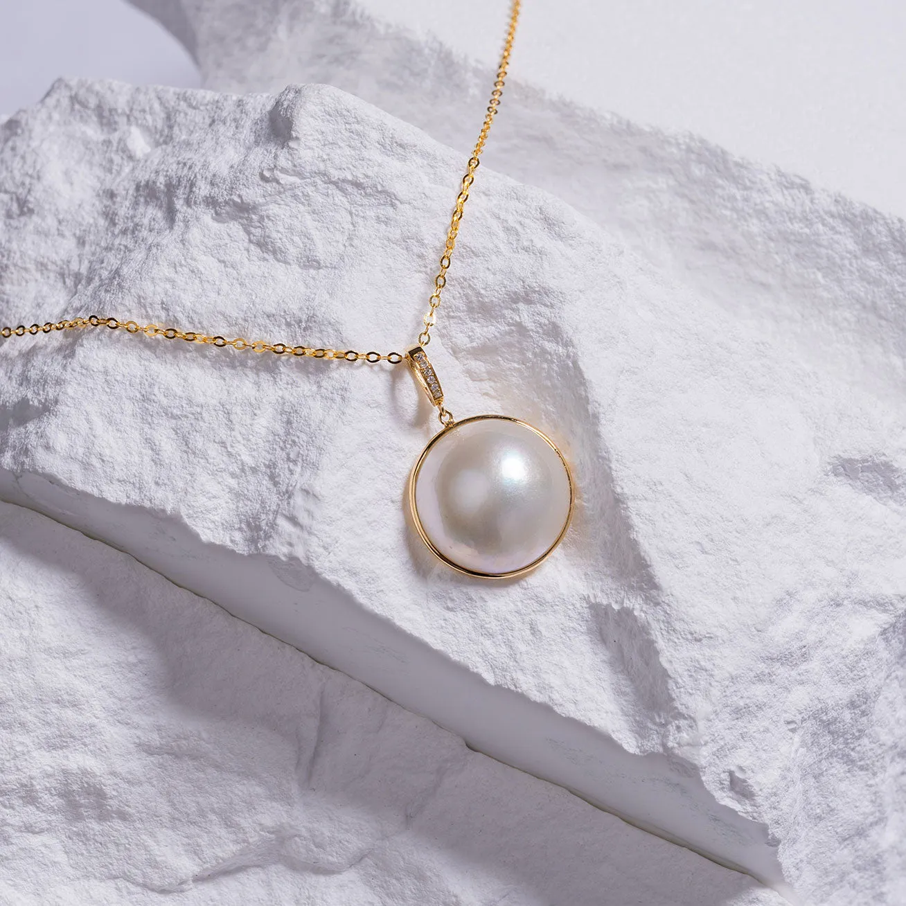 18k Solid Gold Diamond Mabe Pearl Necklace KN00120