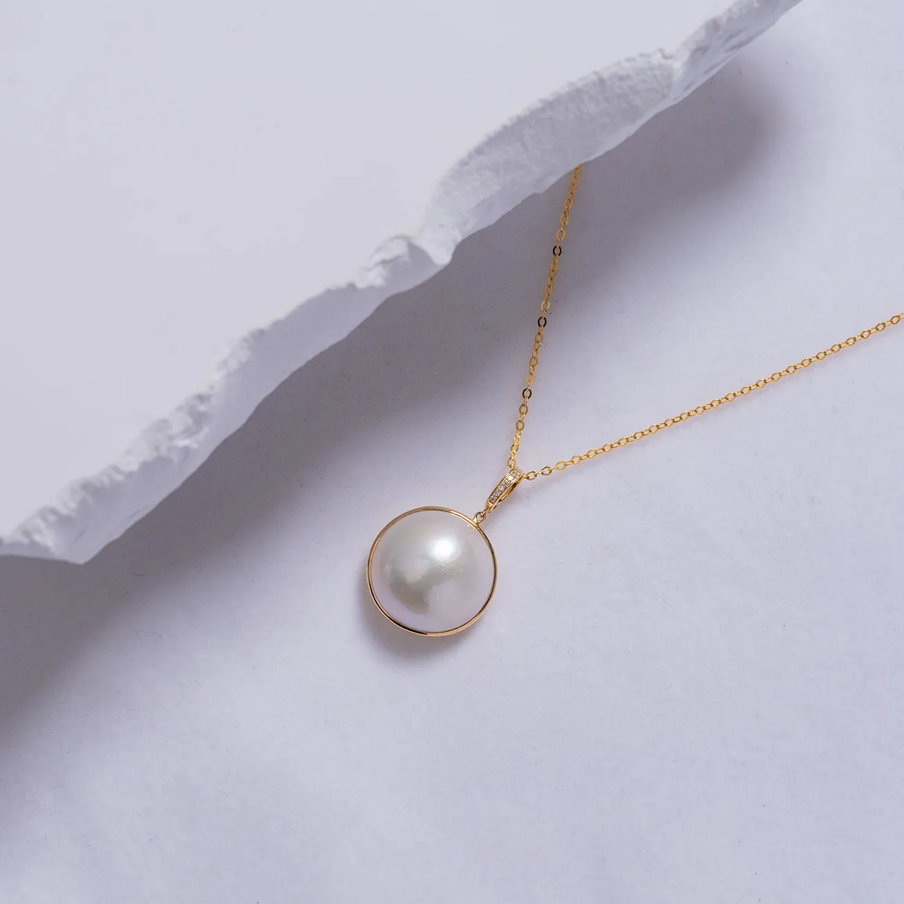 18k Solid Gold Diamond Mabe Pearl Necklace KN00120