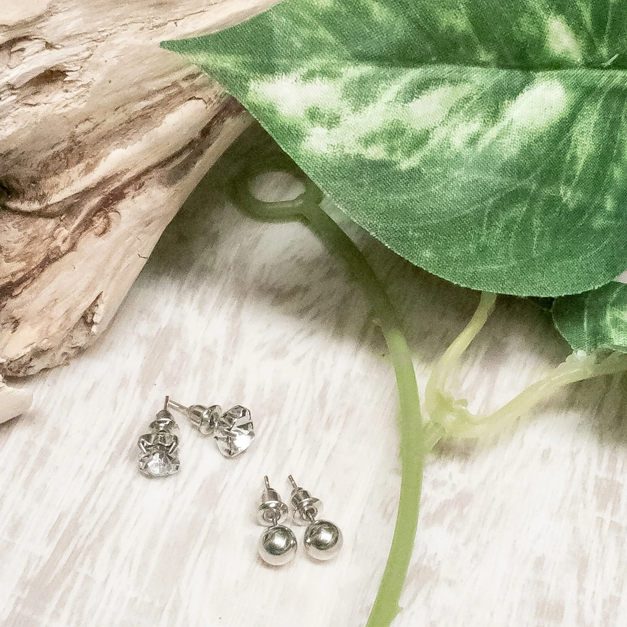 BNWT 2 x Pairs Classy & Chic Stud Earrings