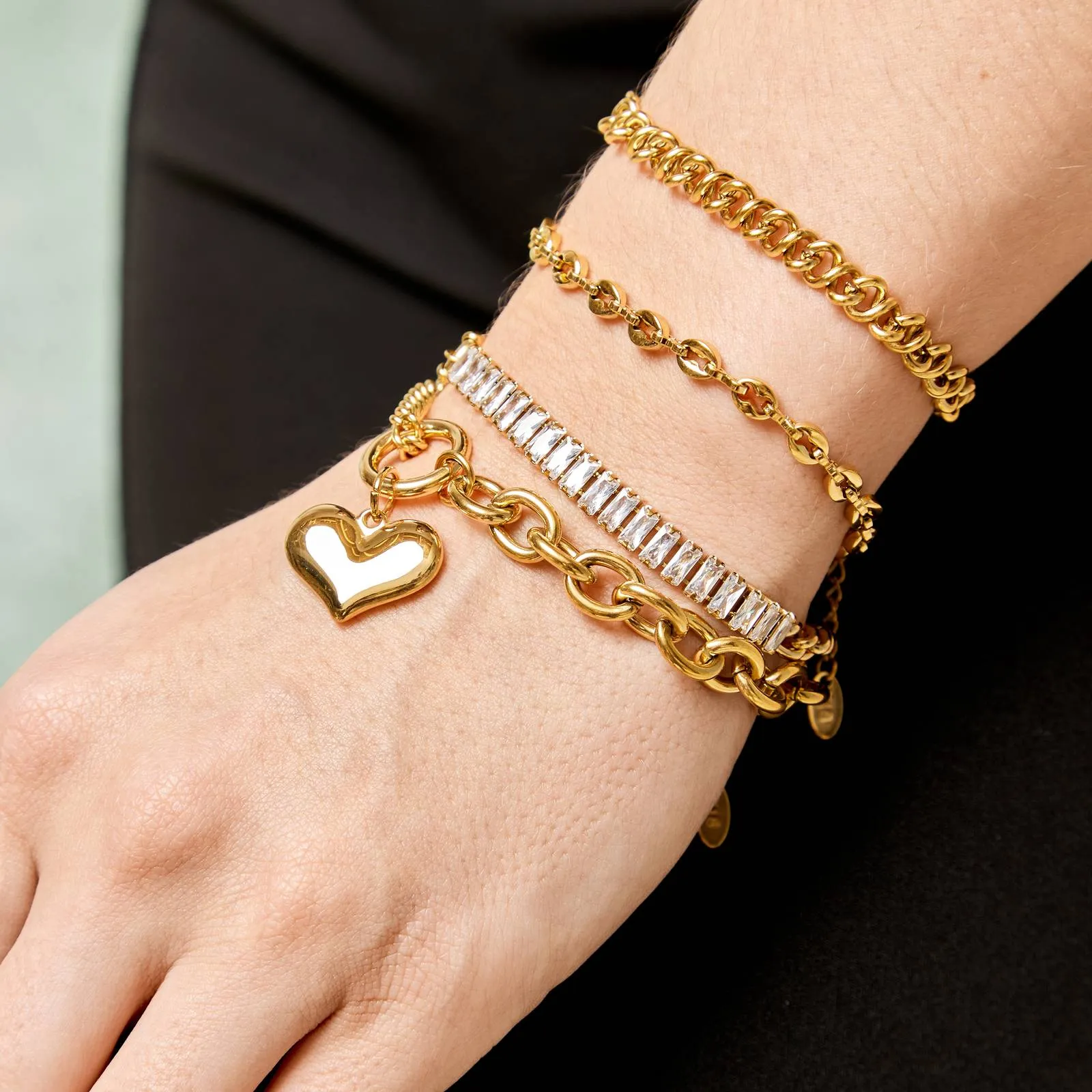 Delicate Heart Charm Bracelet in 18K Gold Plated Steel
