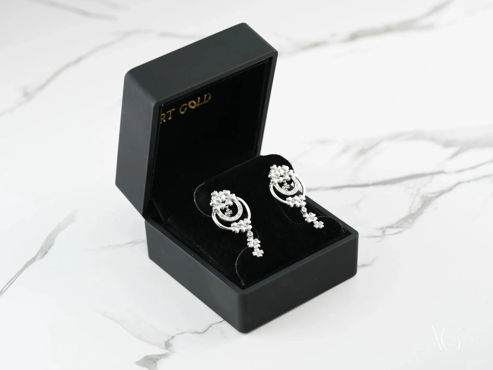 Elegant 18K Diamond Earrings – Floral Design