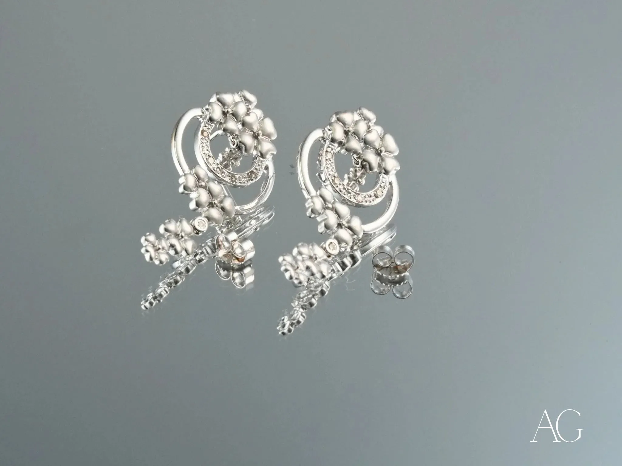 Elegant 18K Diamond Earrings – Floral Design