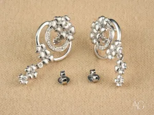 Elegant 18K Diamond Earrings – Floral Design