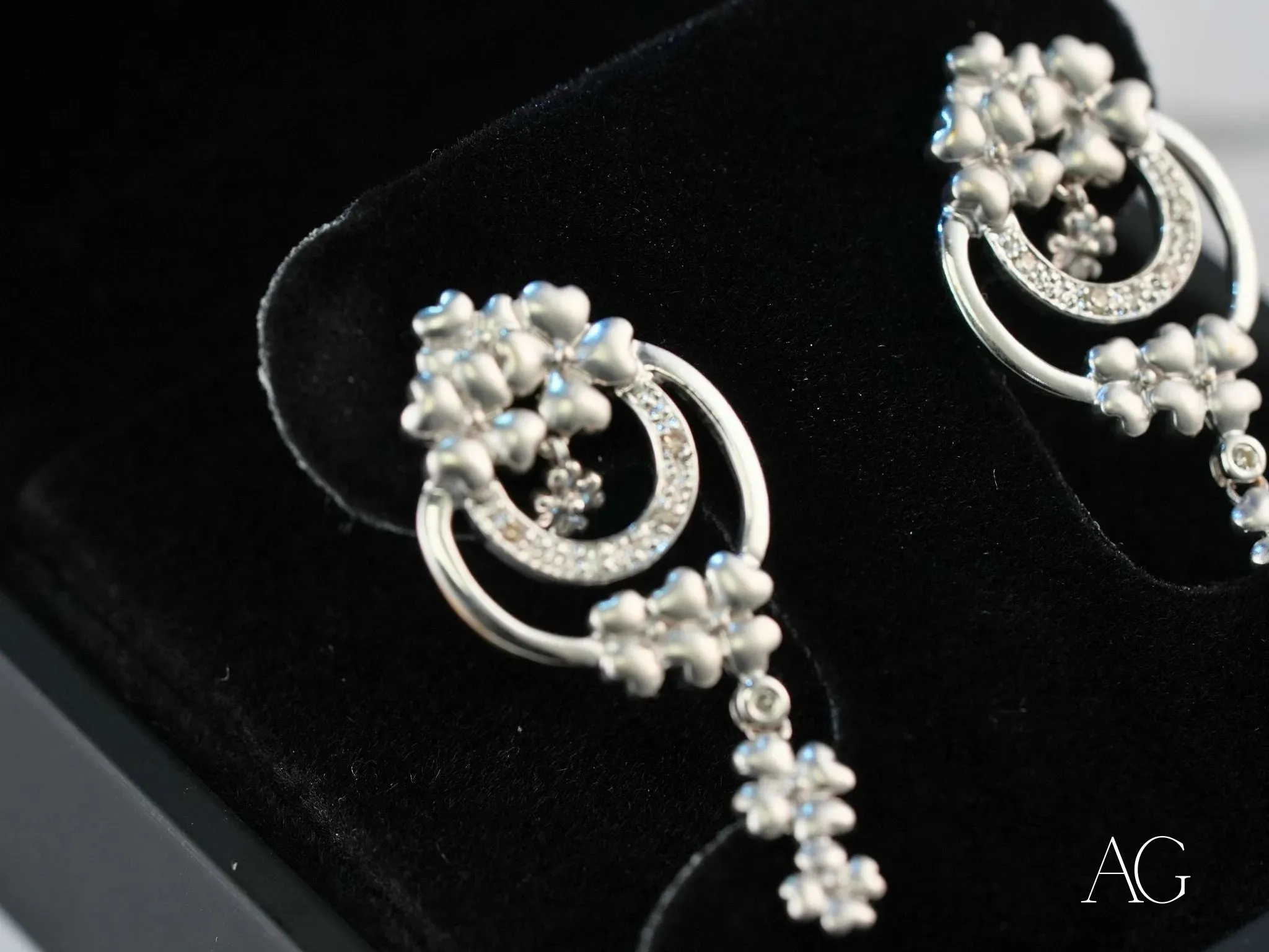 Elegant 18K Diamond Earrings – Floral Design