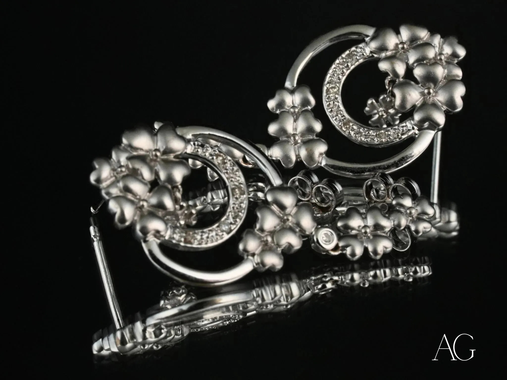 Elegant 18K Diamond Earrings – Floral Design