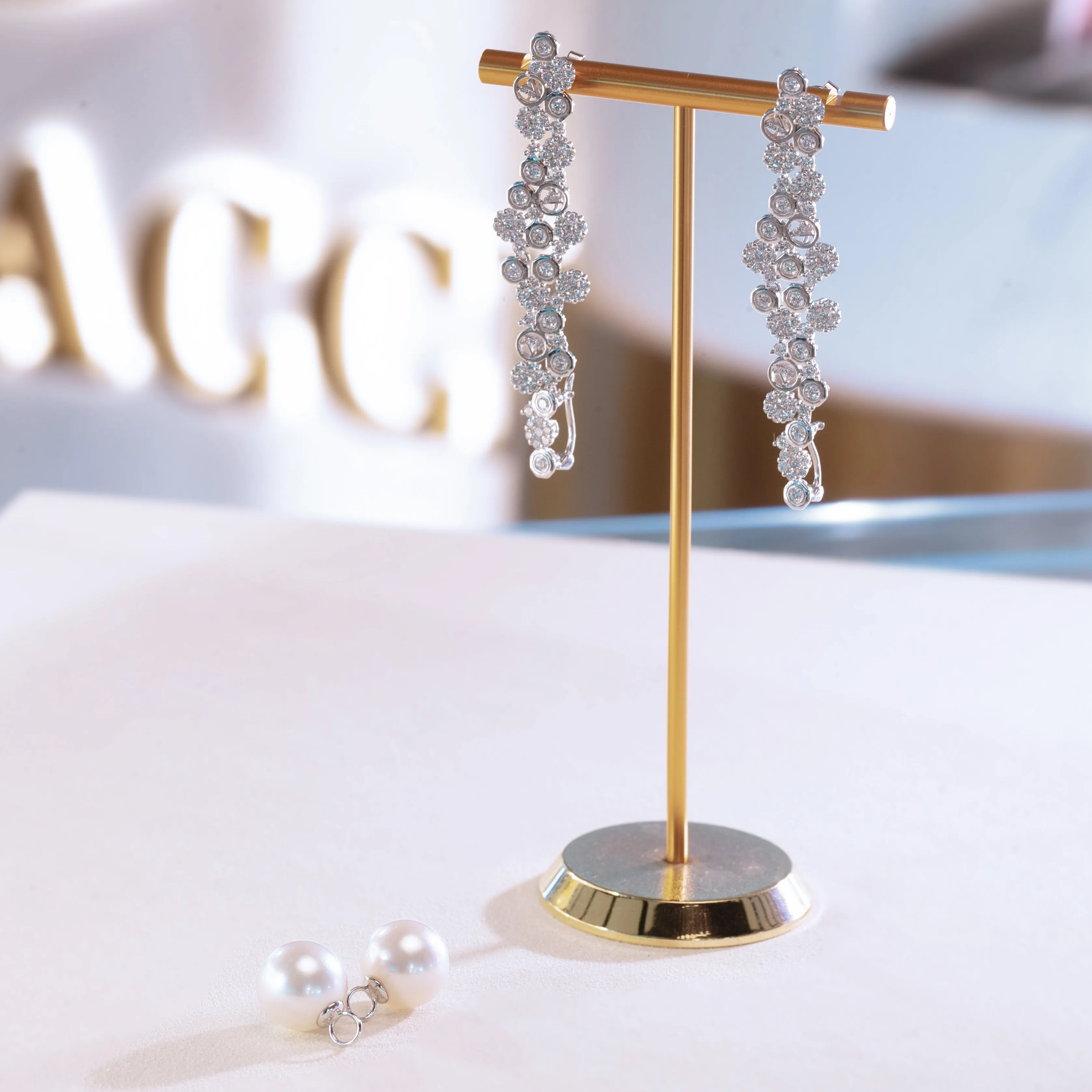 Elegant Affinity - Short Pearl Dangles