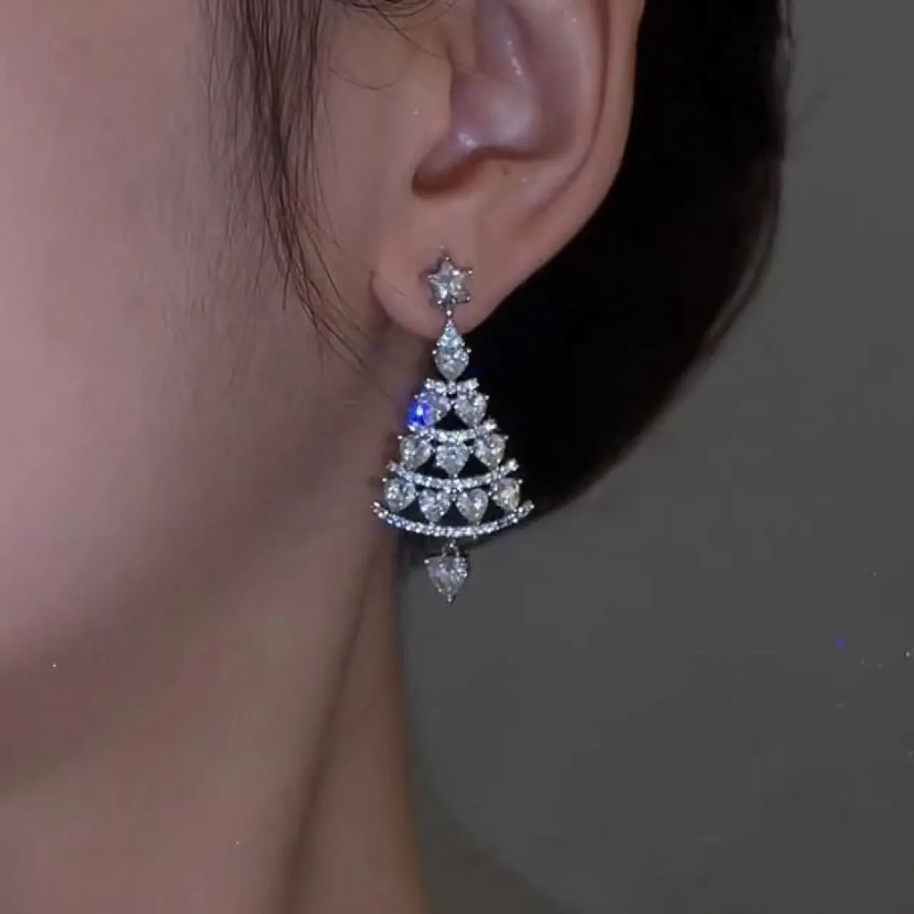 Elegant Crystal Christmas Tree Earrings – Sparkle with Holiday Glamour!