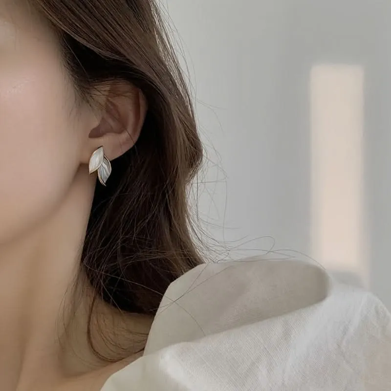 Elegant Leaf Design Stud Earrings