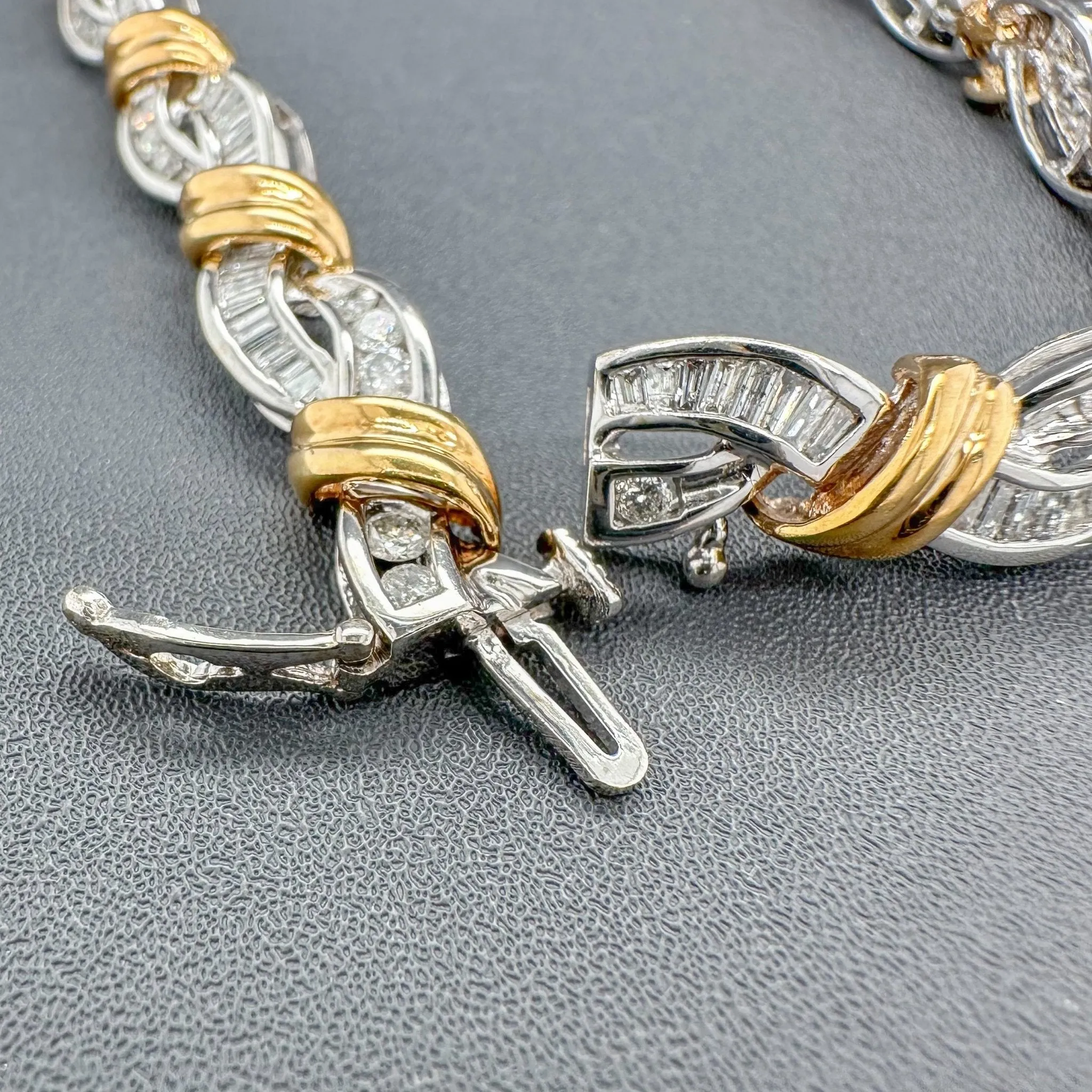 Estate 10K TT Gold 2.76ctw I-J/SI1-I1 Diamond Bracelet