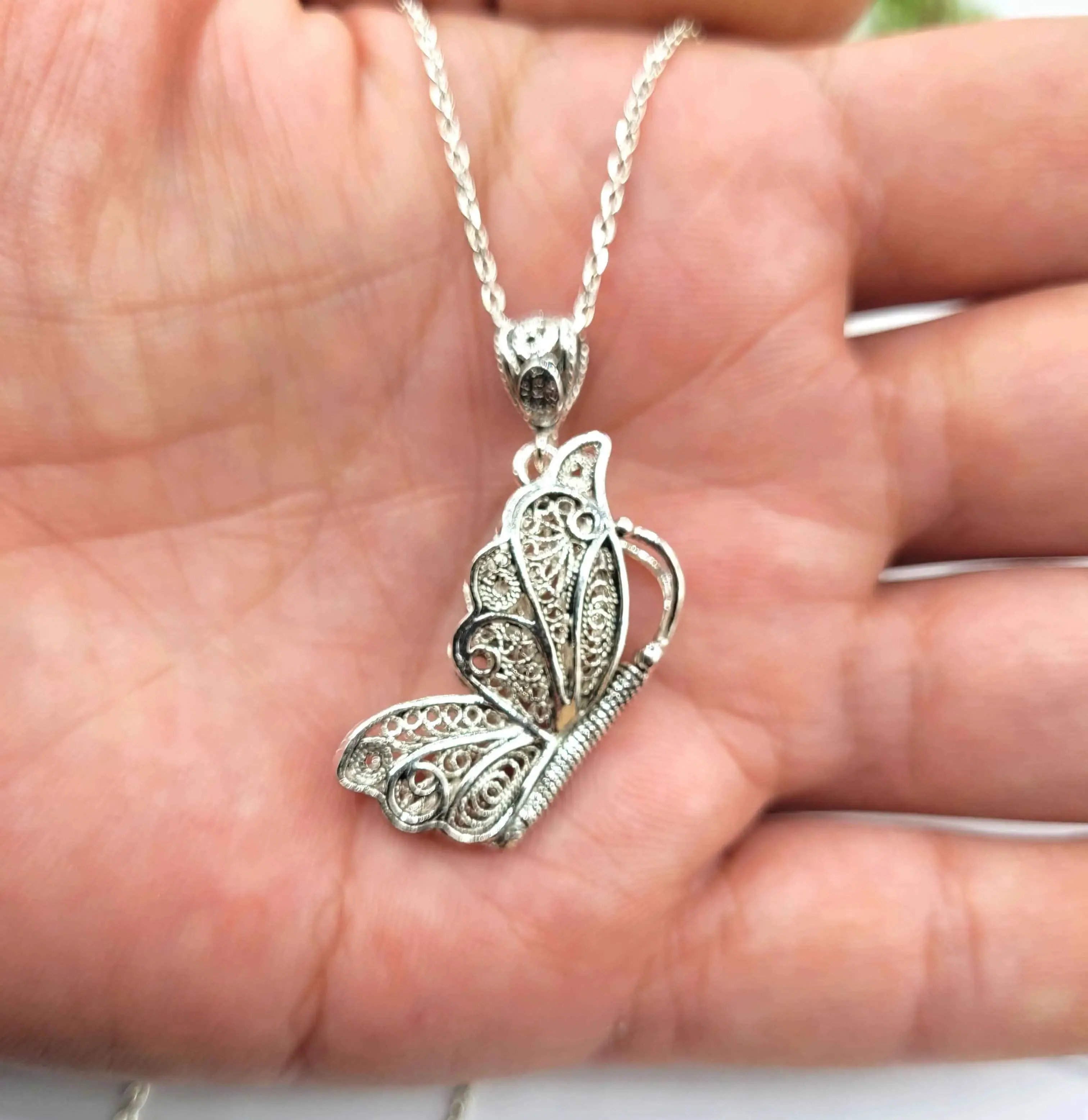 Filigree Art Flying Butterfly Figured Women Silver Pendant Necklace