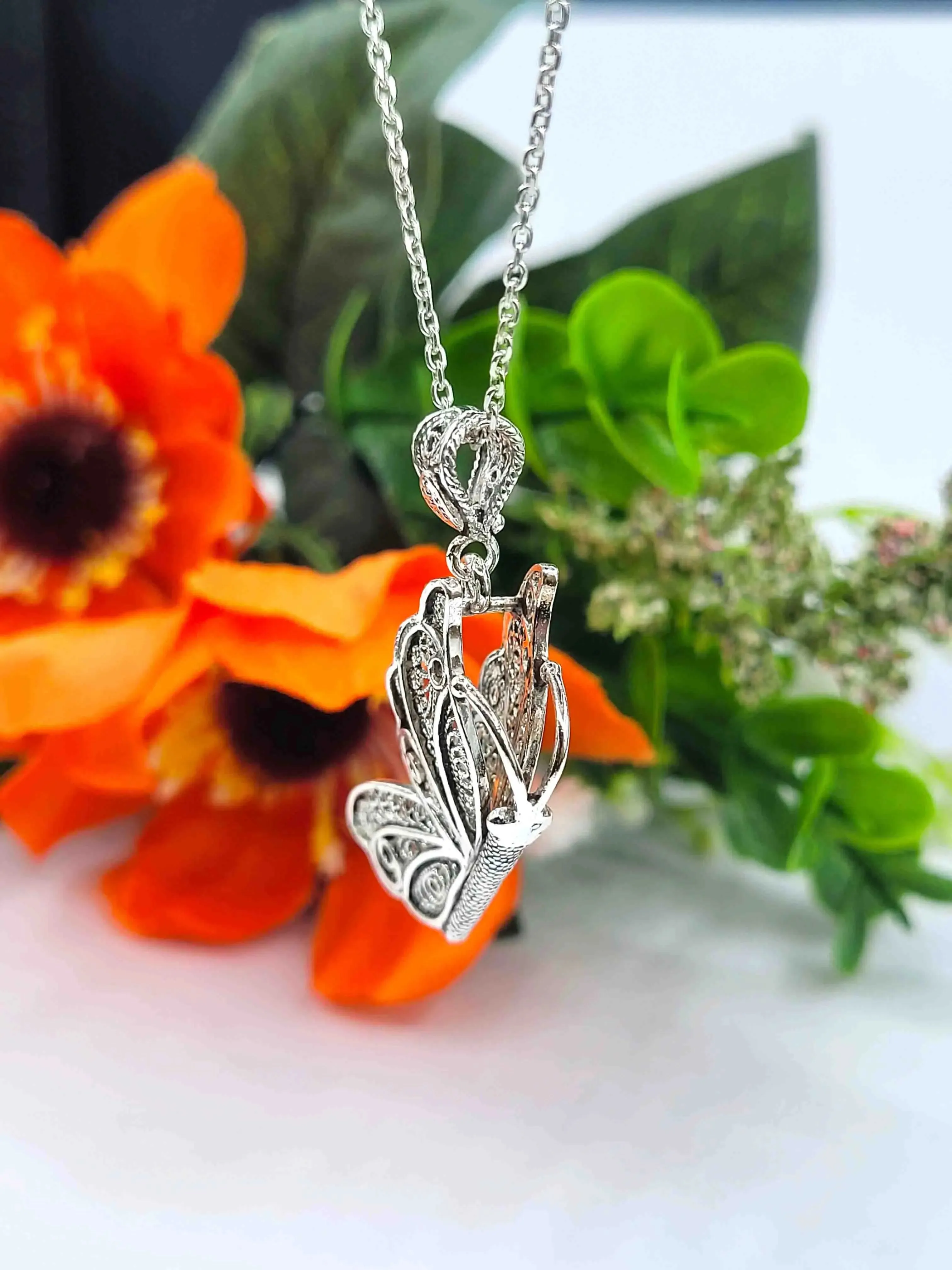 Filigree Art Flying Butterfly Figured Women Silver Pendant Necklace