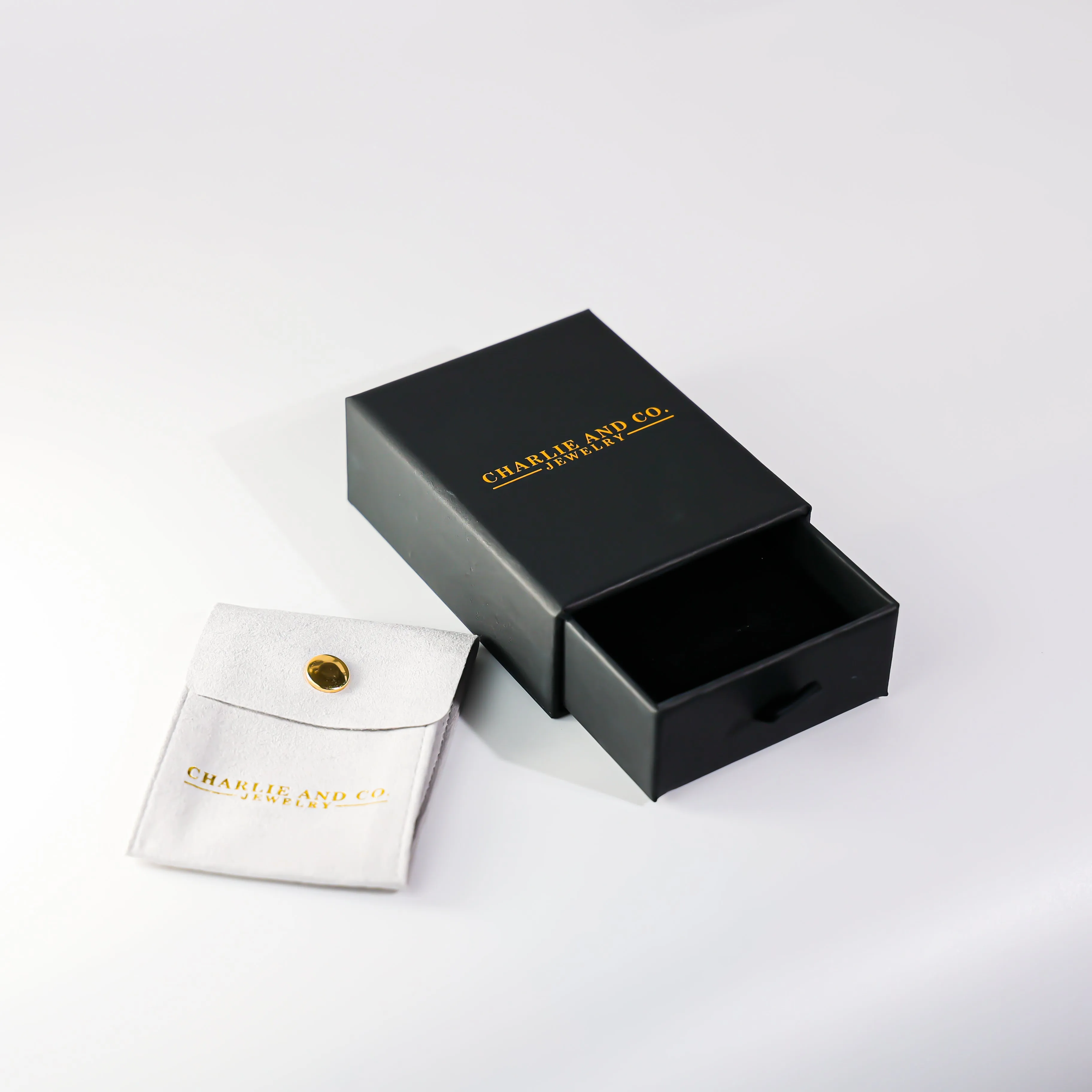 Gold Elegant Fancy Circle Post Earrings - Model YE1423