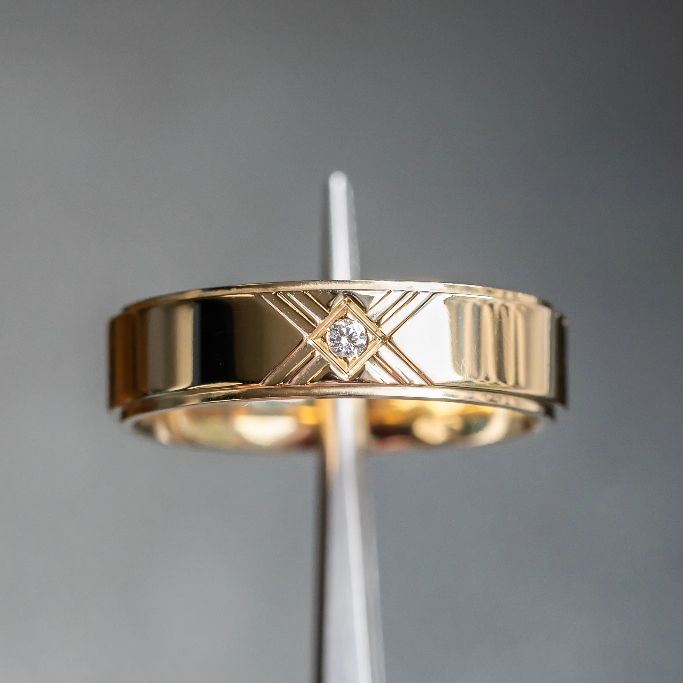 Modern Mountain Peak Diamond - 6mm Band
