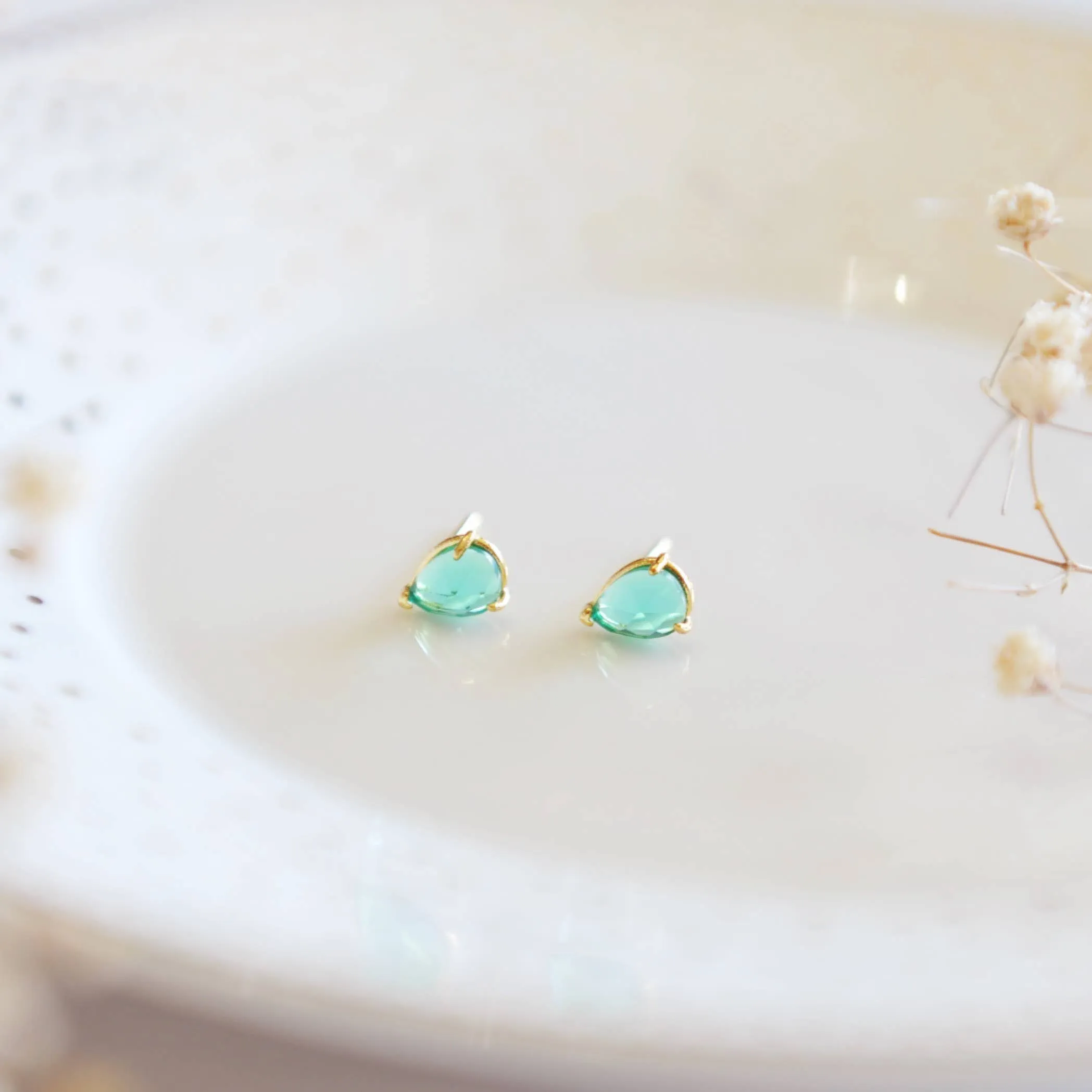 Oh So Lovely Emerald Tear Drop Stud Earrings