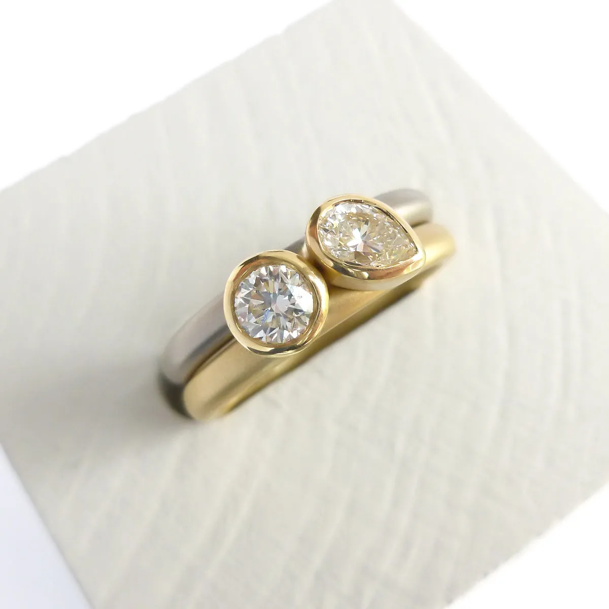 Platinum and 18ct yellow gold and diamond ringset