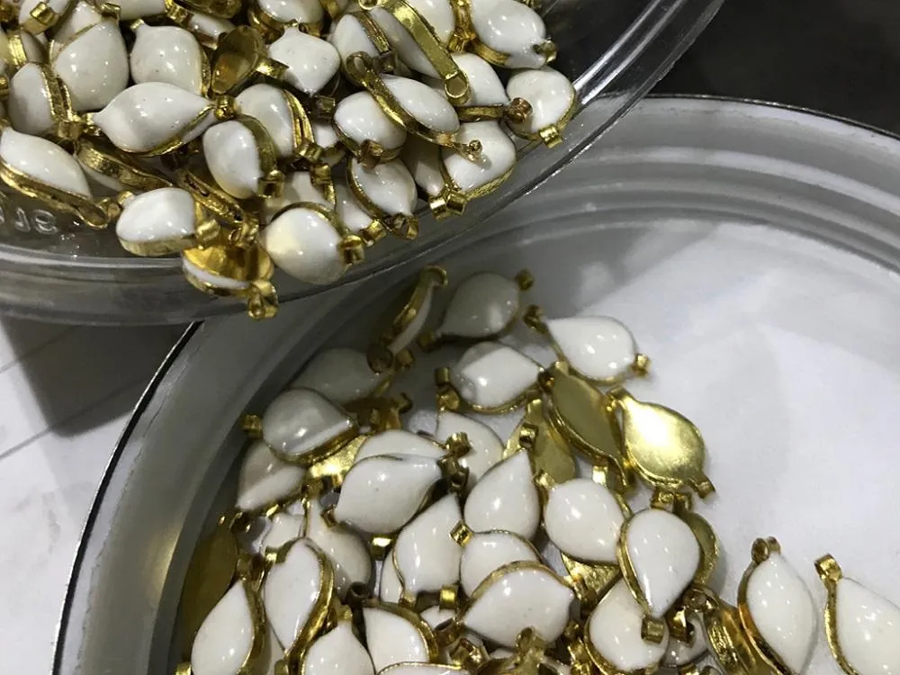 White Drop Metal Kundan Stone (With Enamel- 12x6 mm)